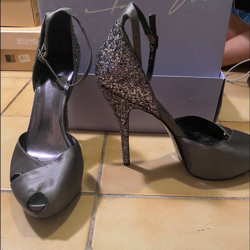 NINE WEST SILVER HEELS
